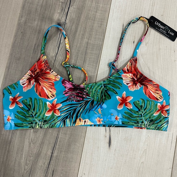 Swimsuit set - Picture 3 of 6